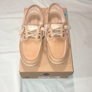 Brand new sperrys. Worn once